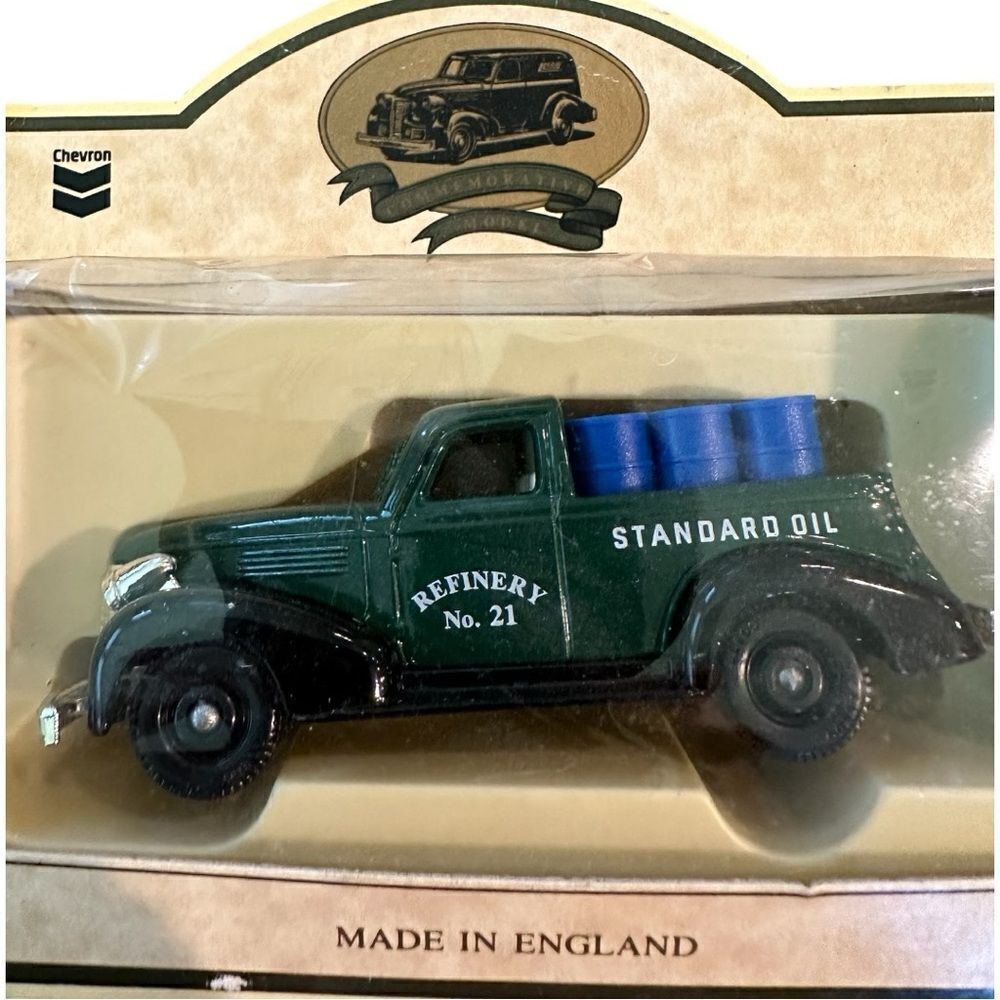 Chevron 1939 Chevrolet Pick-Up RPM Motor Oil Commemorative Model - Picture 6 of 12